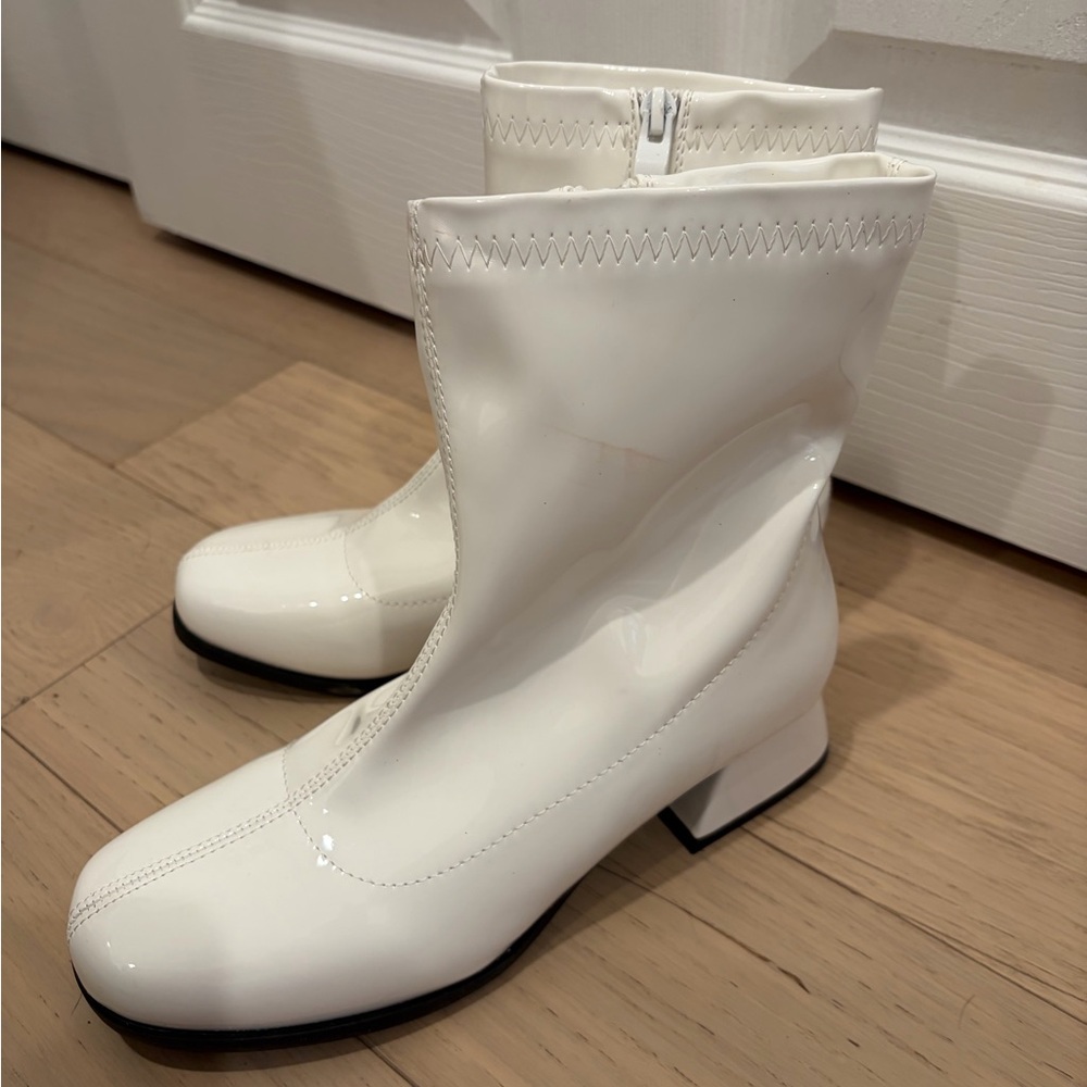 Elegant White Ankle Boots